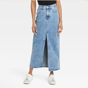 Universal Thread Women's Medium Wash Denim Maxi Skirt